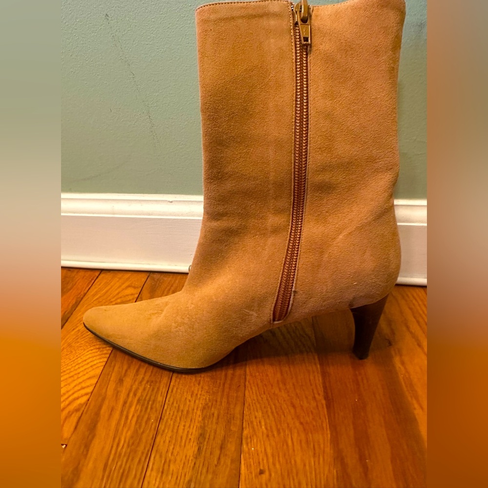 Banana Republic tan suede short boots